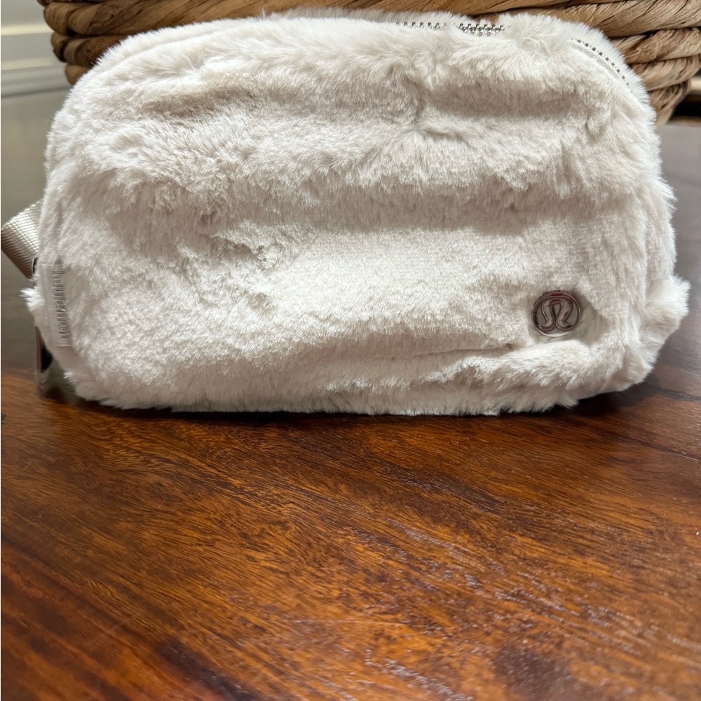 Lululemon everywhere belt bag Plush Fleece